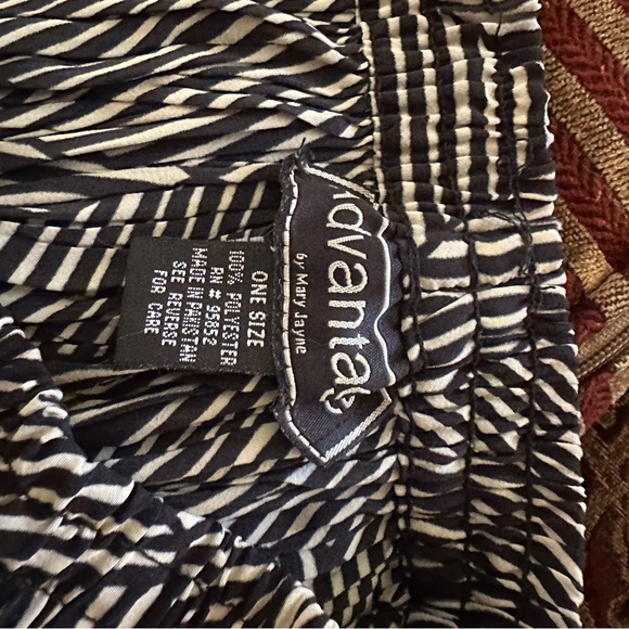 Skirts - Picture 3 of 4